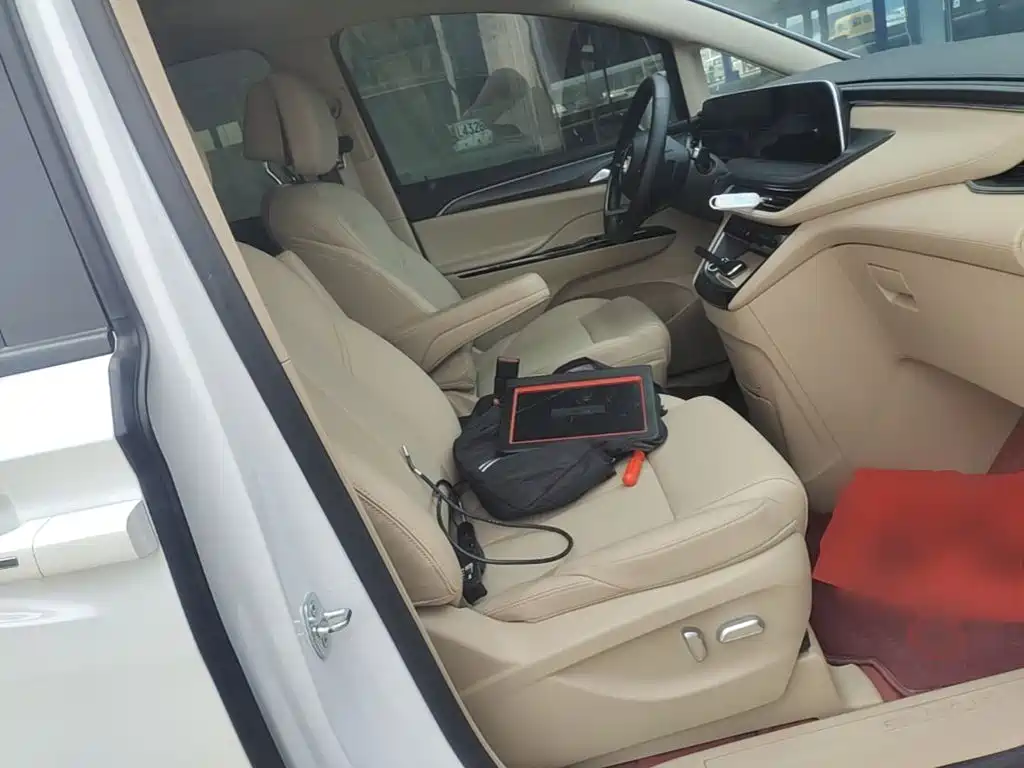Buick GL8 Hybrid — миниатюра 25