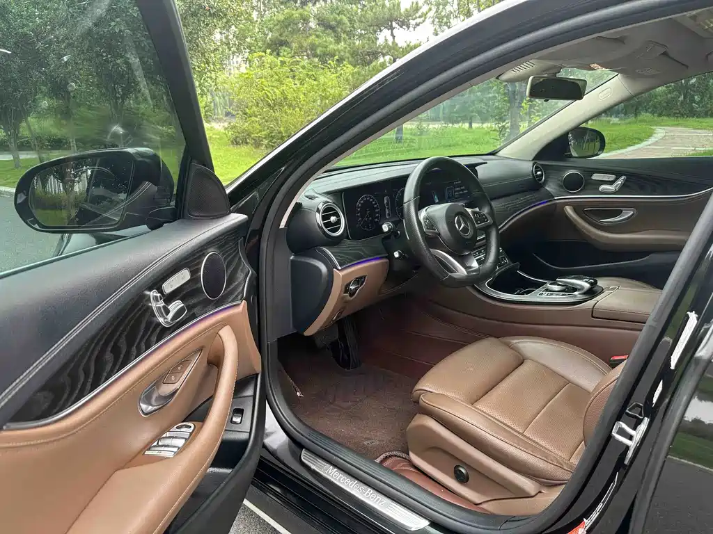 Mercedes-Benz E-Class — миниатюра 7