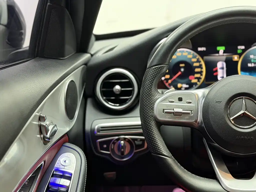 Mercedes-Benz C-Class — миниатюра 11