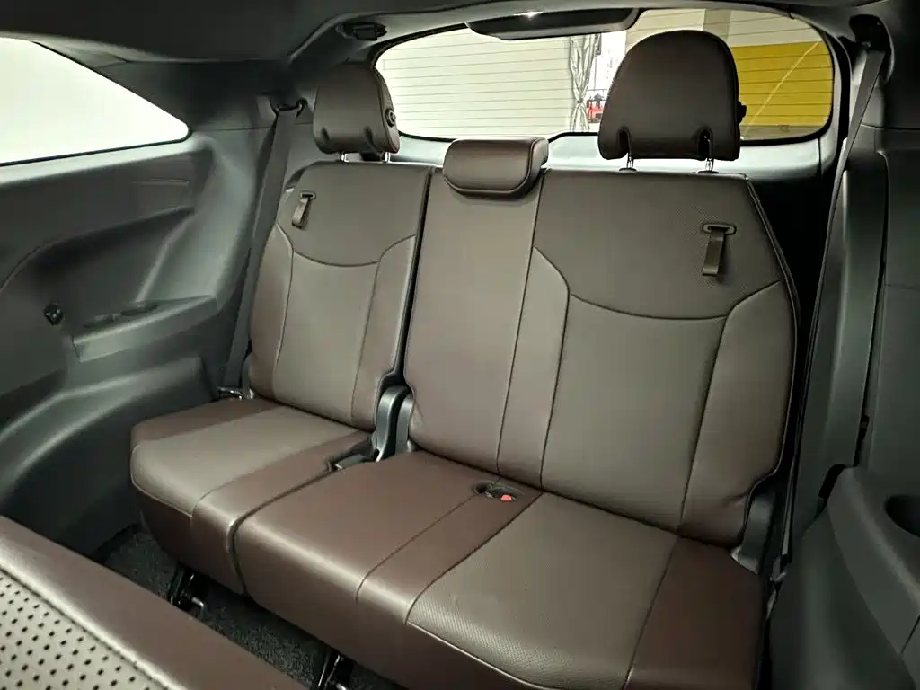 Toyota Granvia — миниатюра 20