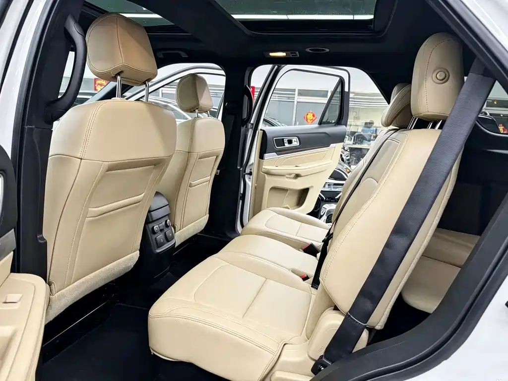 Ford Explorer (Import) — миниатюра 8