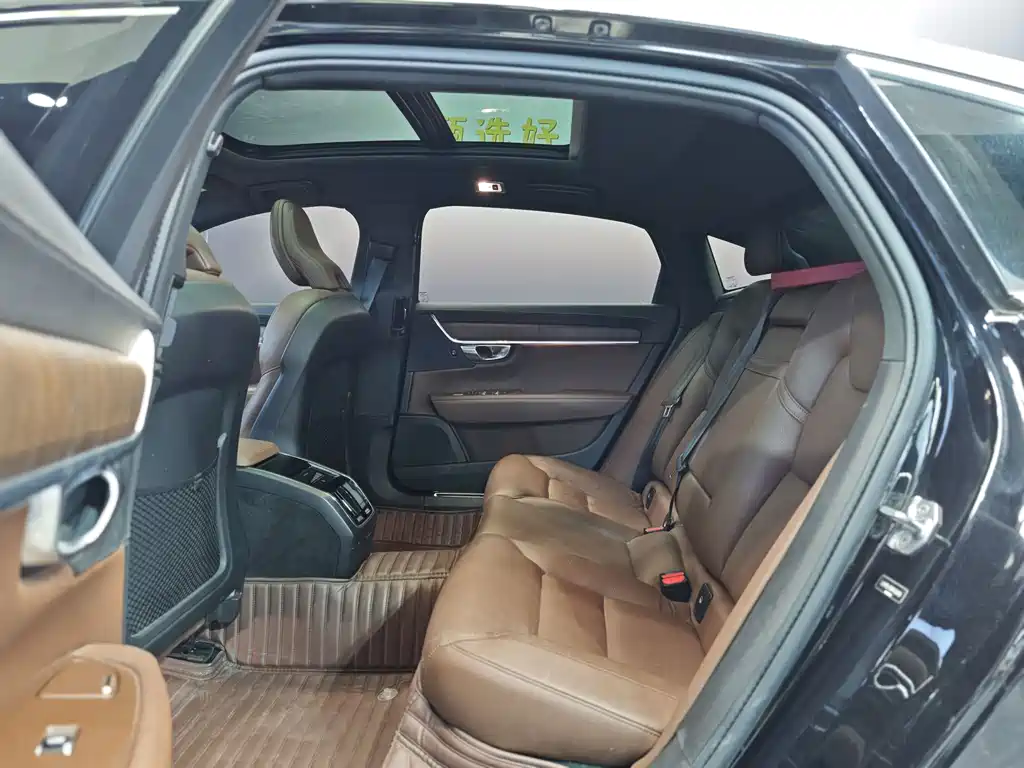 VOLVO  S90