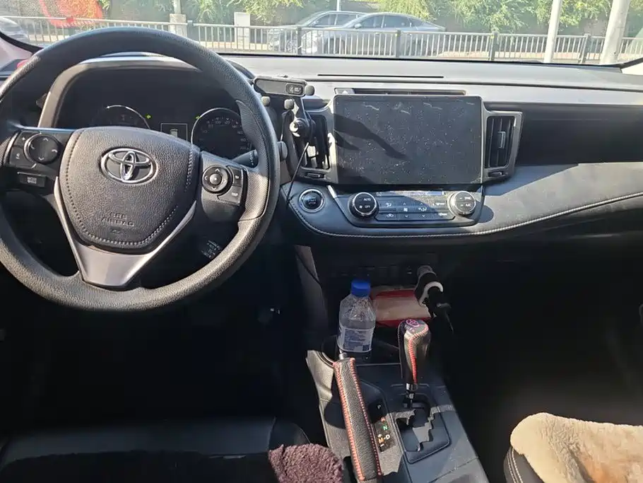 Toyota RAV4 — миниатюра 12