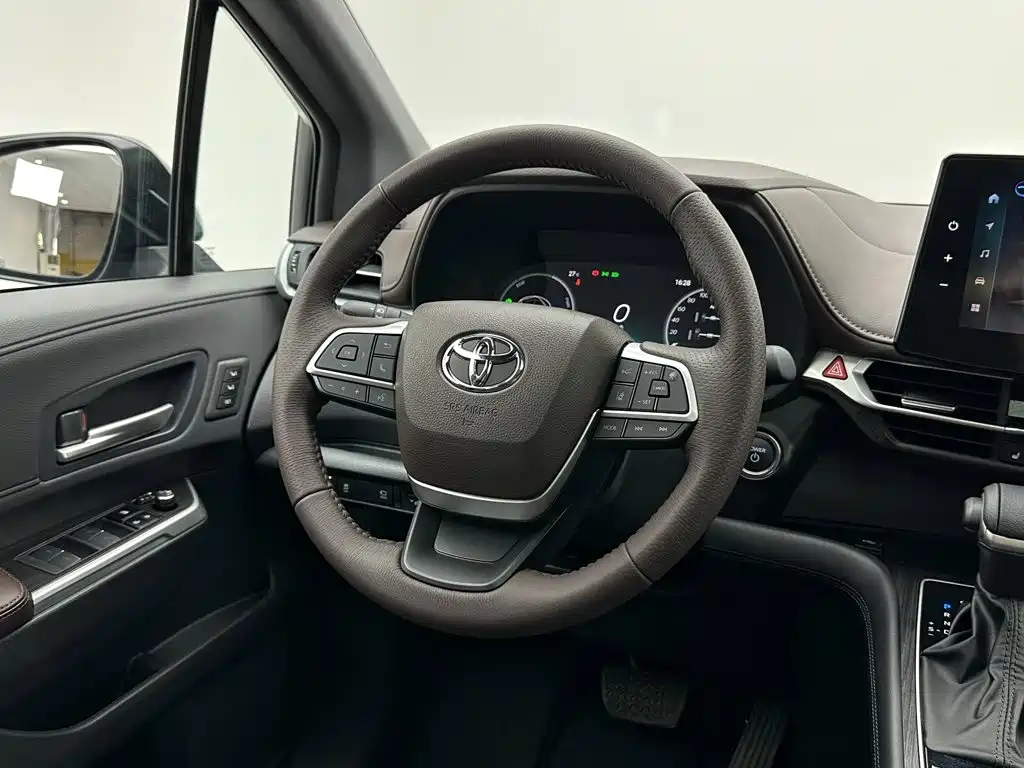 Toyota Granvia — миниатюра 23