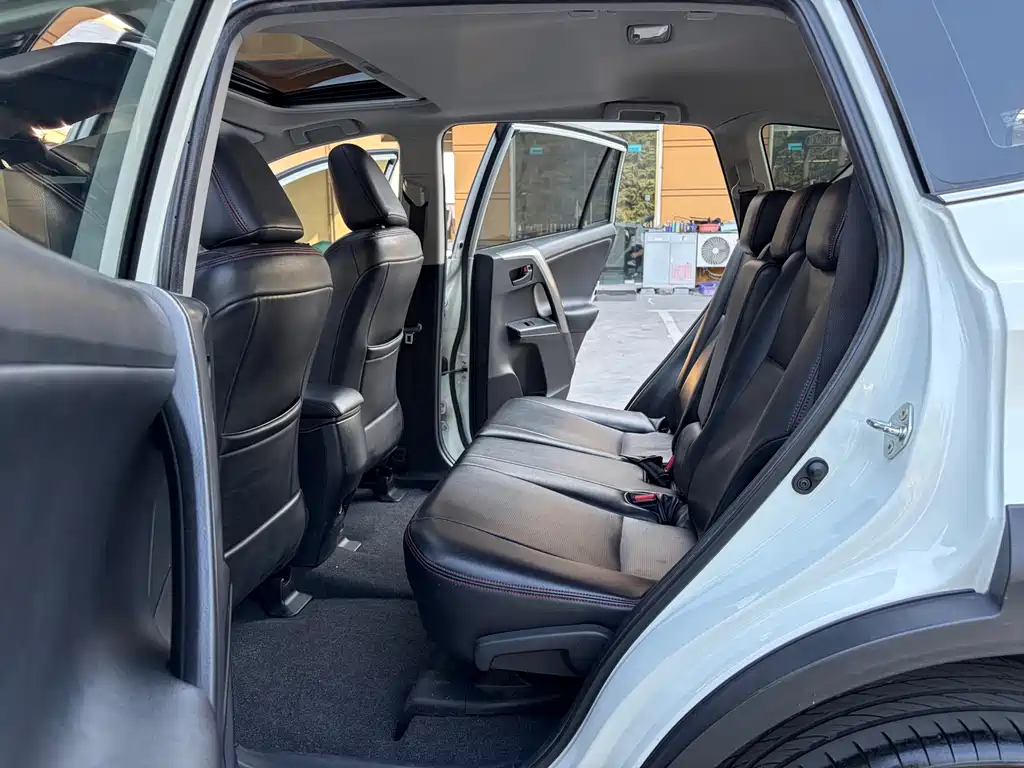 Toyota RAV4 — миниатюра 12