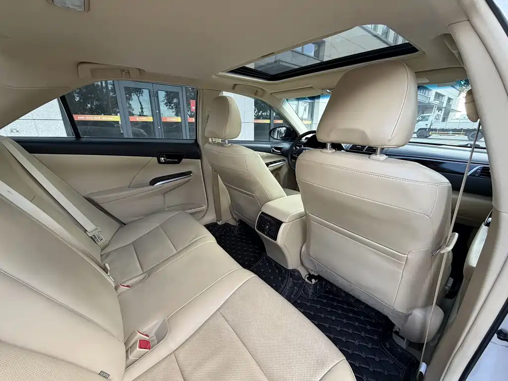 Toyota Camry — миниатюра 12