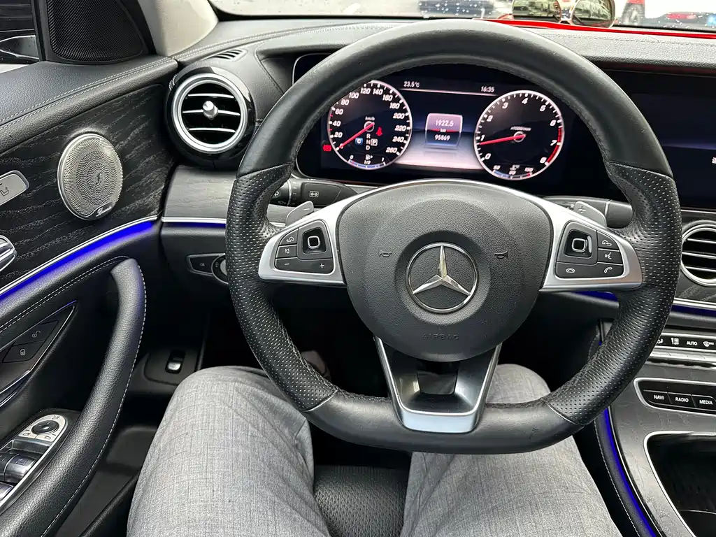 MERCEDES-BENZ E CLASS