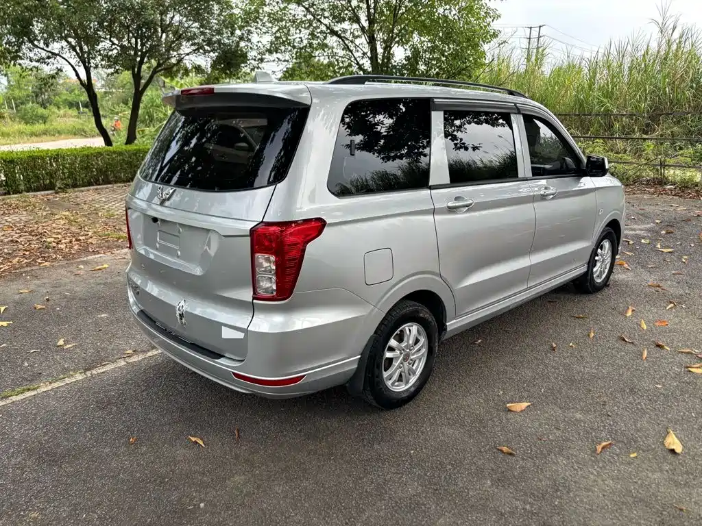 Wuling Hongguang — миниатюра 10