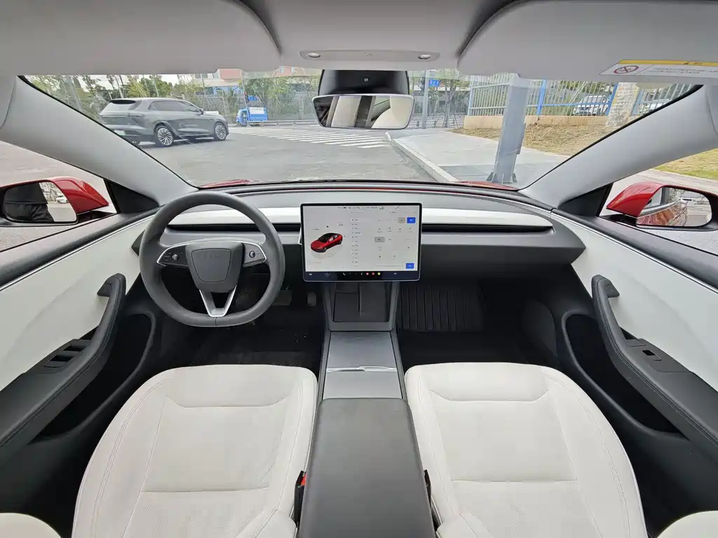 Tesla Model 3 — миниатюра 9