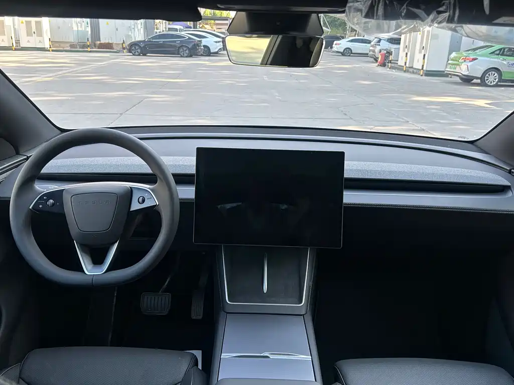 Tesla Model Y L