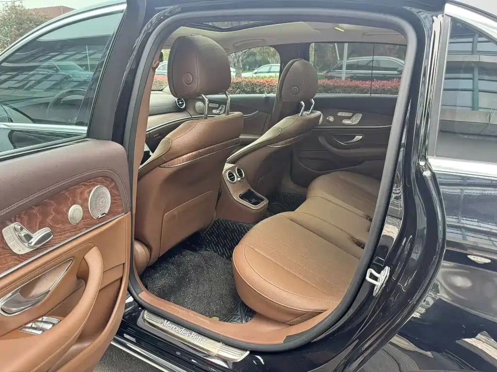 Mercedes-Benz E-Class — миниатюра 4