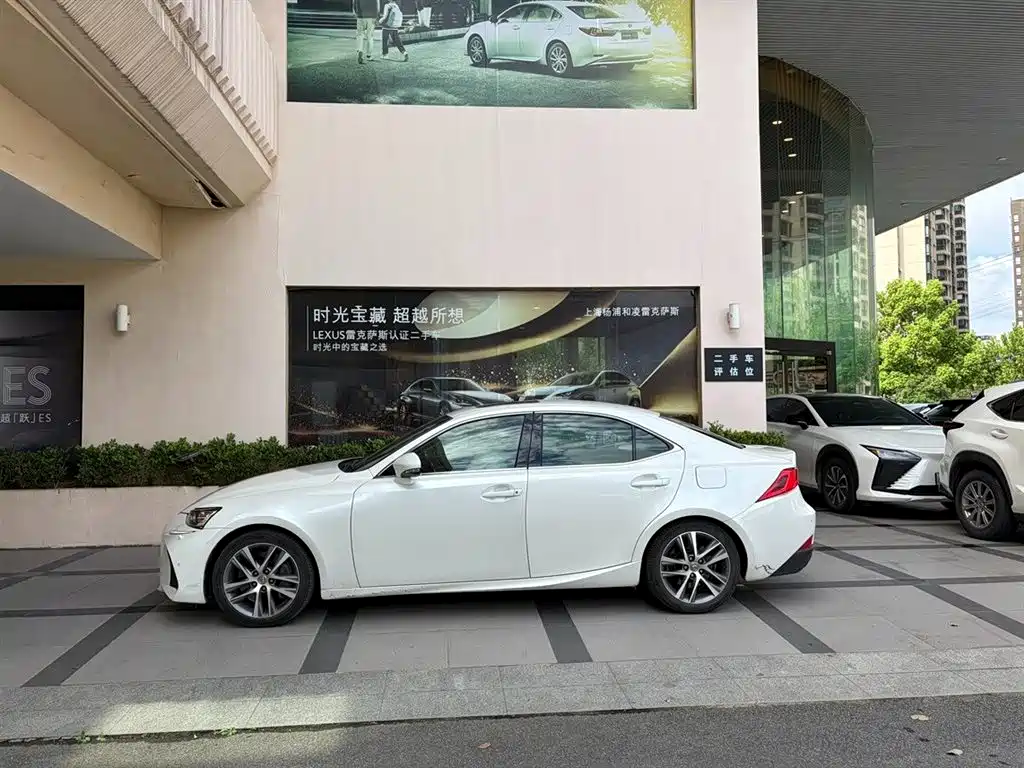 Lexus IS — миниатюра 2