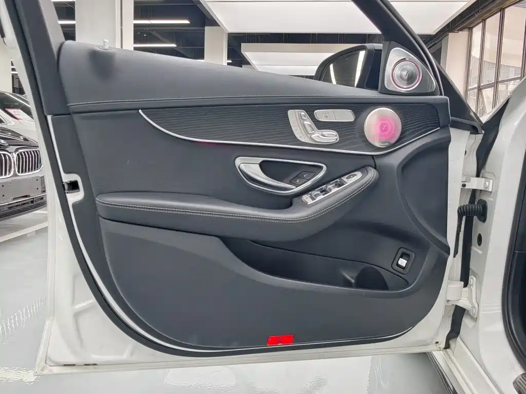 Mercedes-Benz C-Class — миниатюра 16