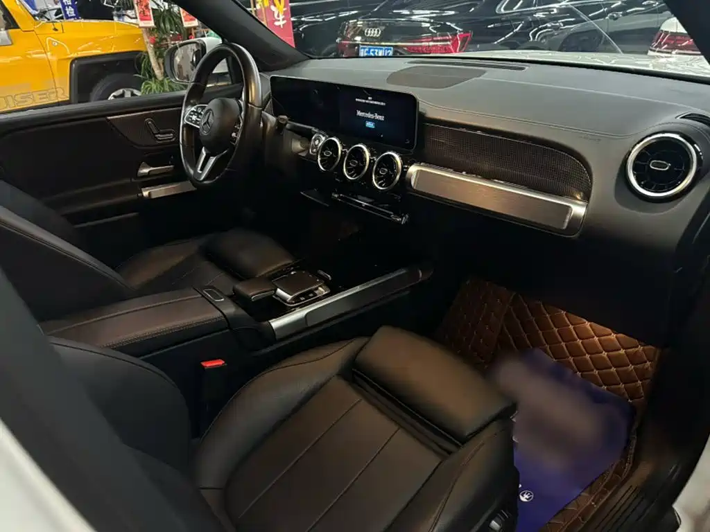 Mercedes-Benz GLB — миниатюра 10