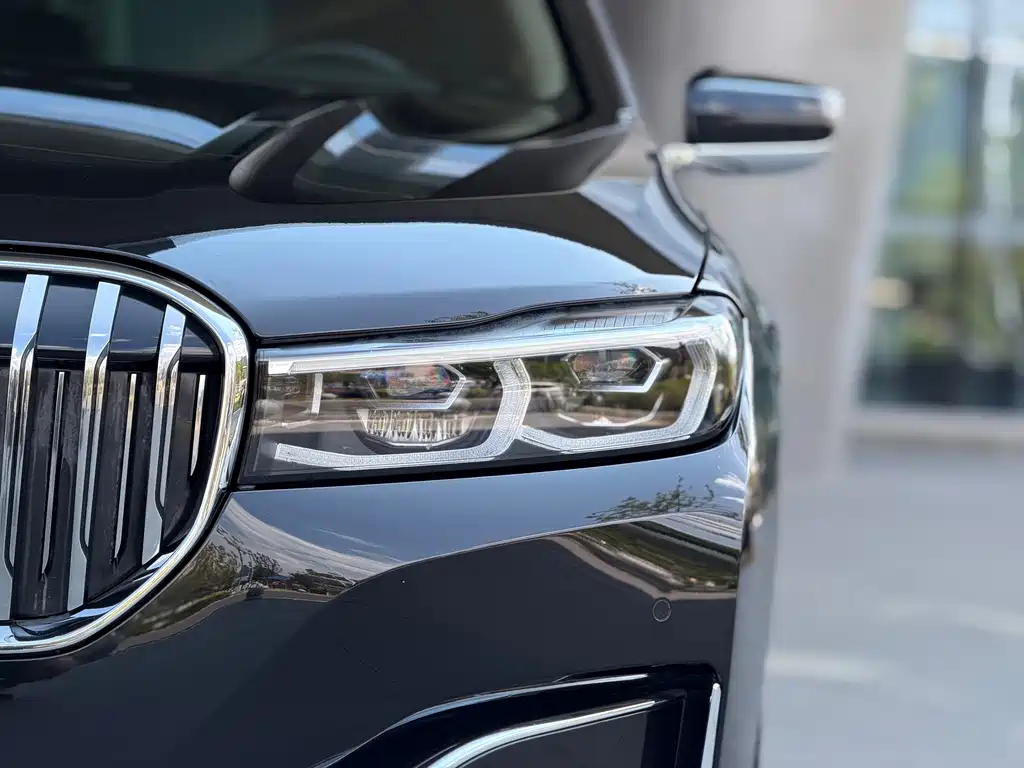 BMW 7 Series — миниатюра 6