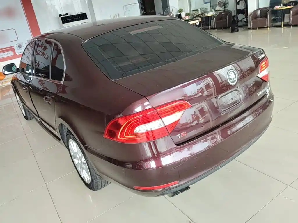Skoda Superb — миниатюра 5