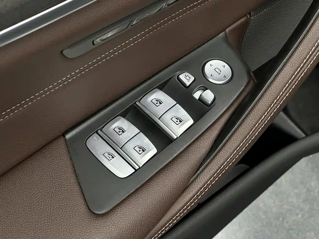 BMW 5 Series — миниатюра 23