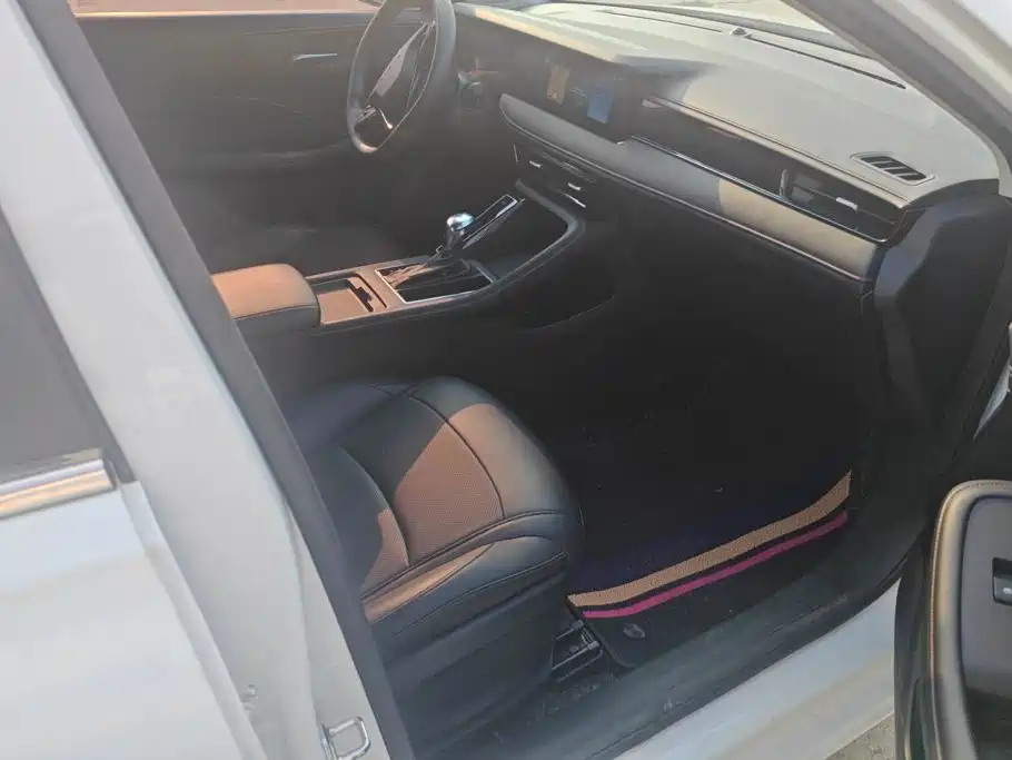 Roewe i5 2023 1.5L CVT