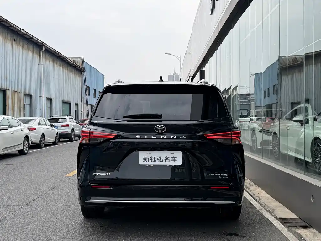 Toyota Sienna — миниатюра 4