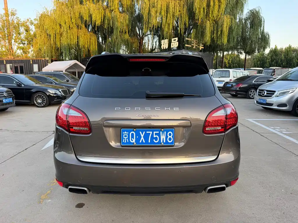 Porsche Cayenne — миниатюра 5