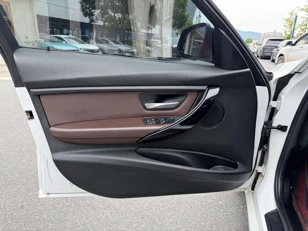 BMW 3 Series — миниатюра 5
