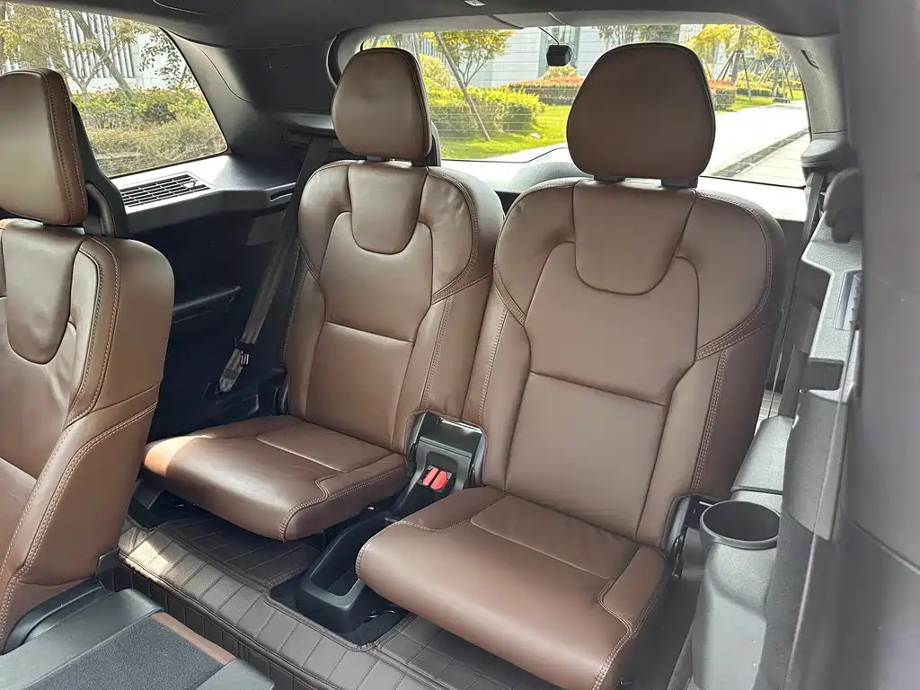 Volvo XC90 PHEV — миниатюра 11