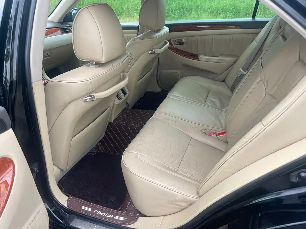 Toyota Crown — миниатюра 14