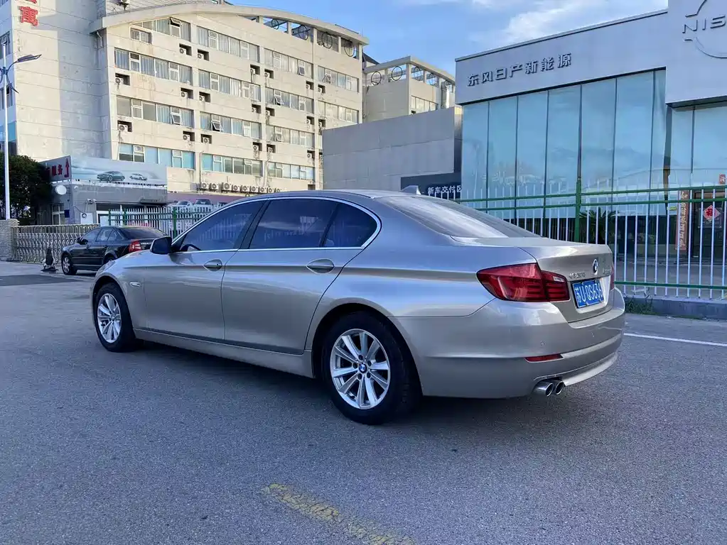 BMW 5 Series — миниатюра 6