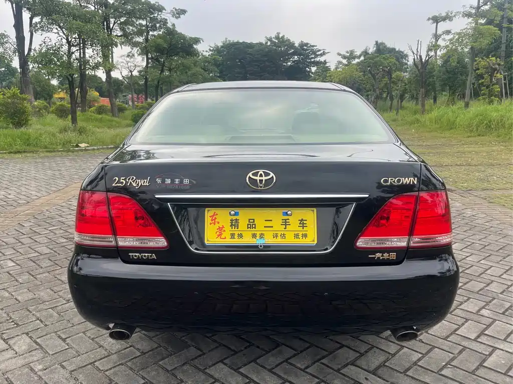 Toyota Crown — миниатюра 6