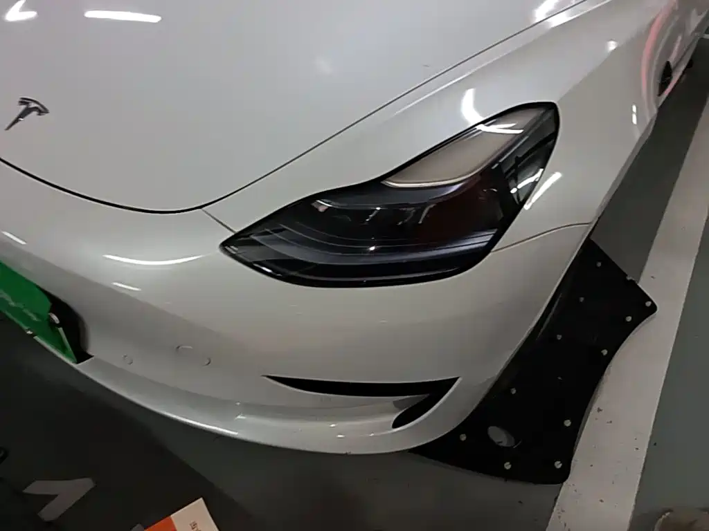 Tesla Model 3 — миниатюра 24