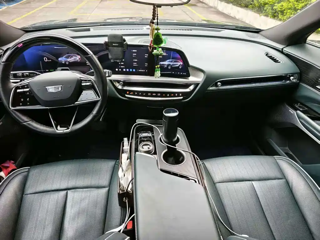 Cadillac Lyriq — миниатюра 9