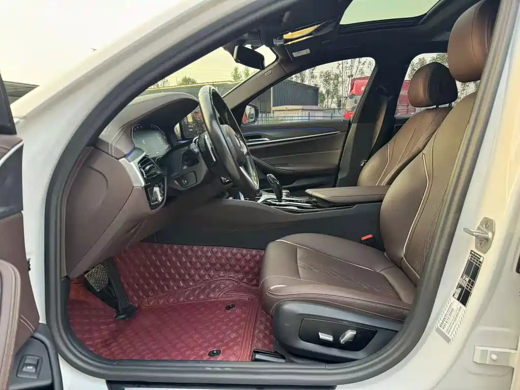 BMW 5 Series — миниатюра 4
