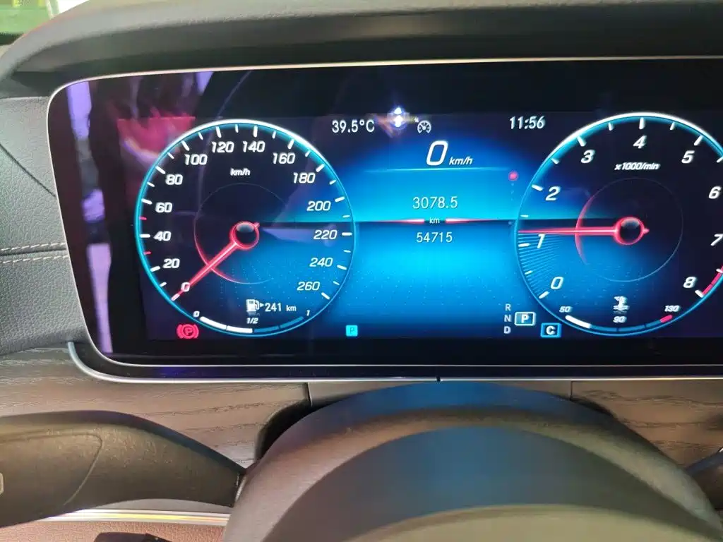 Mercedes-Benz E-Class — миниатюра 8