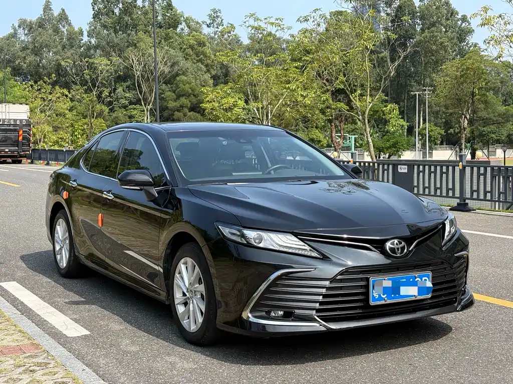 Toyota Camry — миниатюра 3
