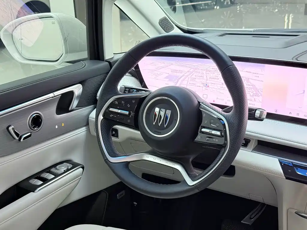 Buick GL8 Hybrid — миниатюра 5
