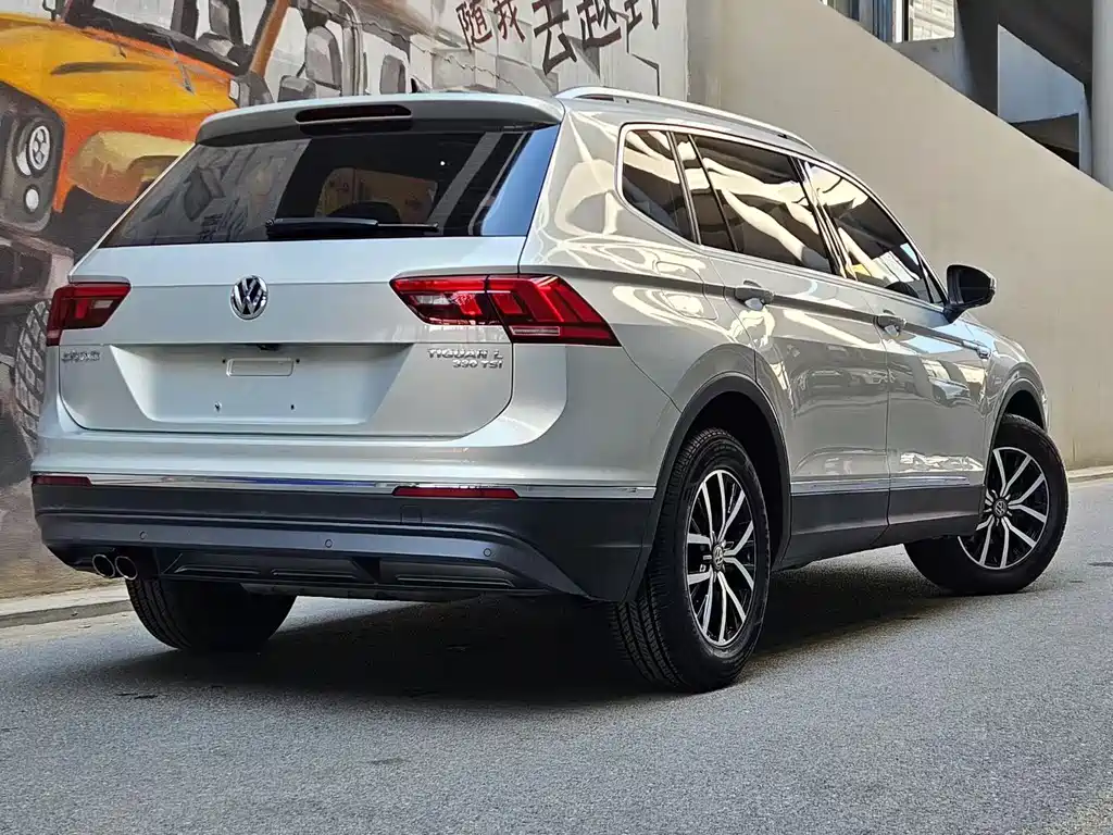 Volkswagen Tiguan L L 2017 330TSI AT Luxury
