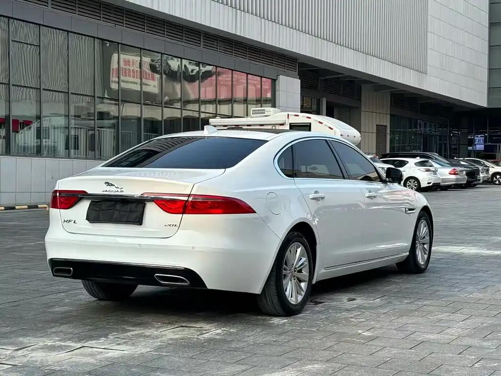 Jaguar XFL — миниатюра 5