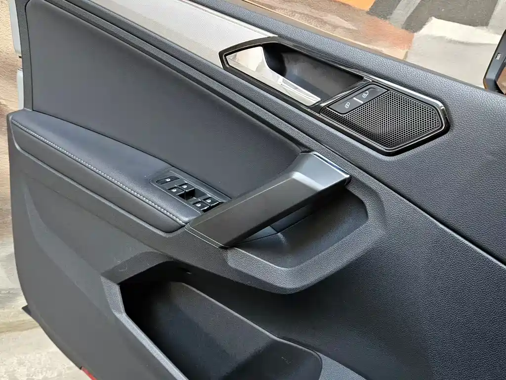 Volkswagen Tiguan L L 2017 330TSI AT Luxury