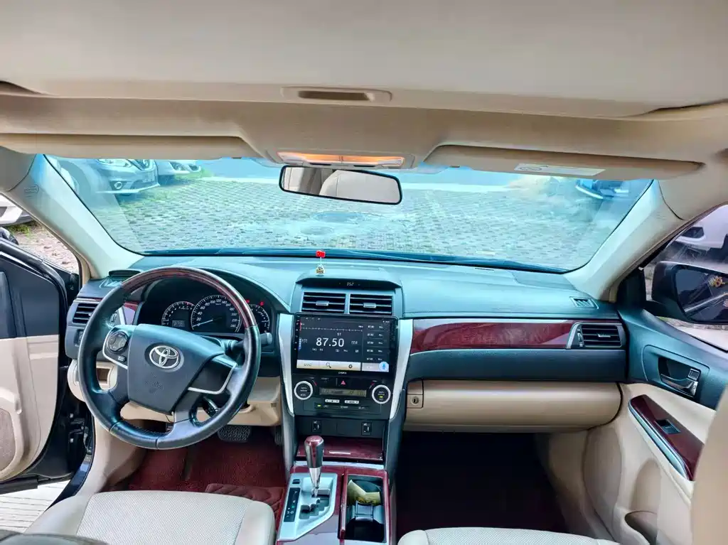 Toyota Camry — миниатюра 4