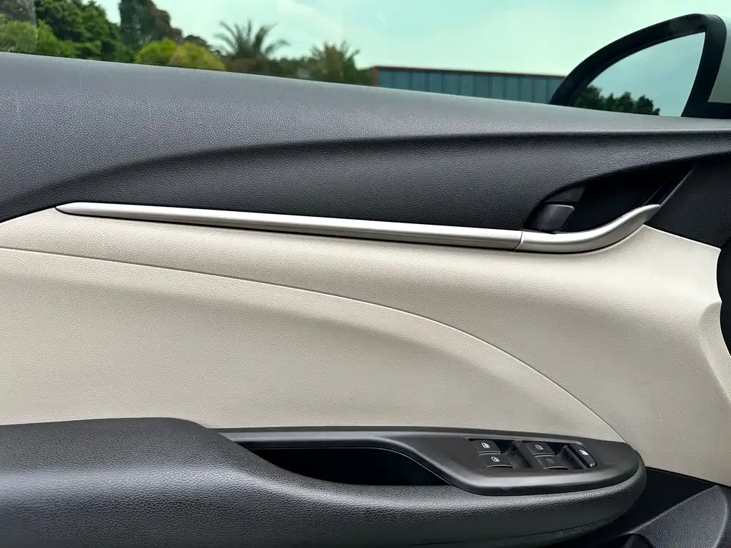 Buick Excelle — миниатюра 10