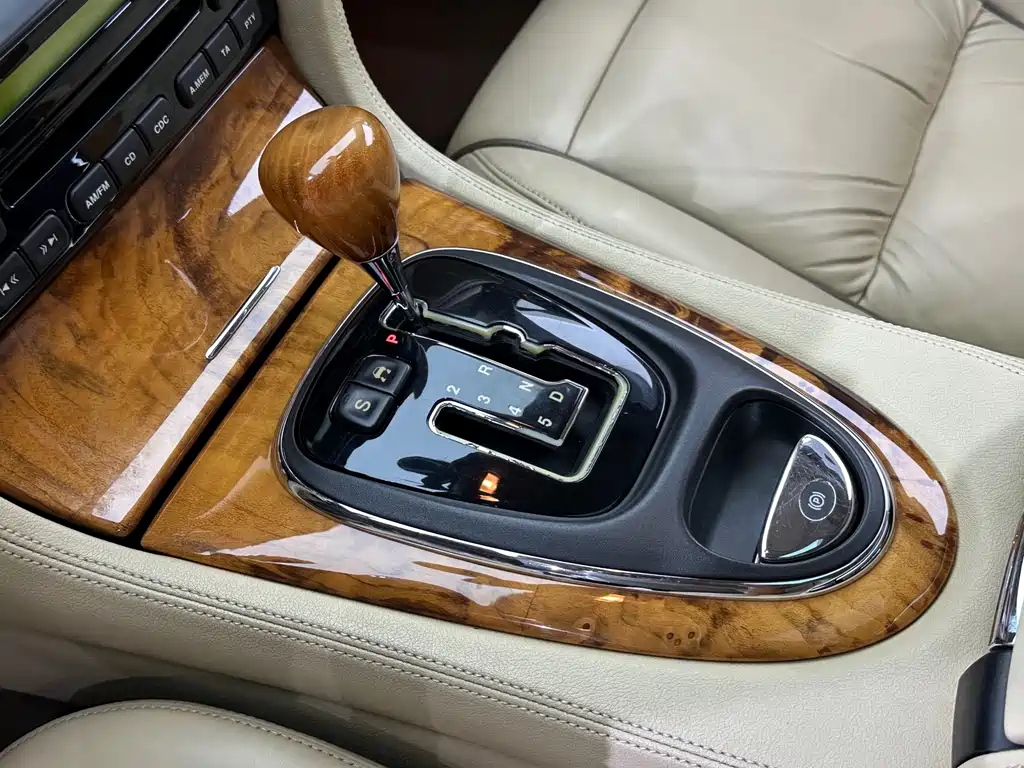 Jaguar XJ — миниатюра 15