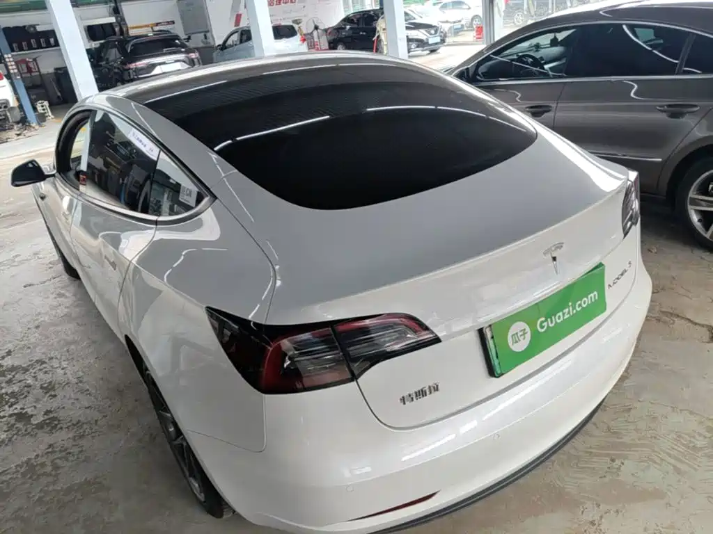 Tesla Model 3 — миниатюра 5