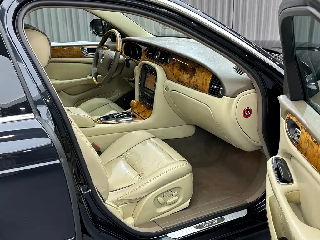Jaguar XJ — миниатюра 30