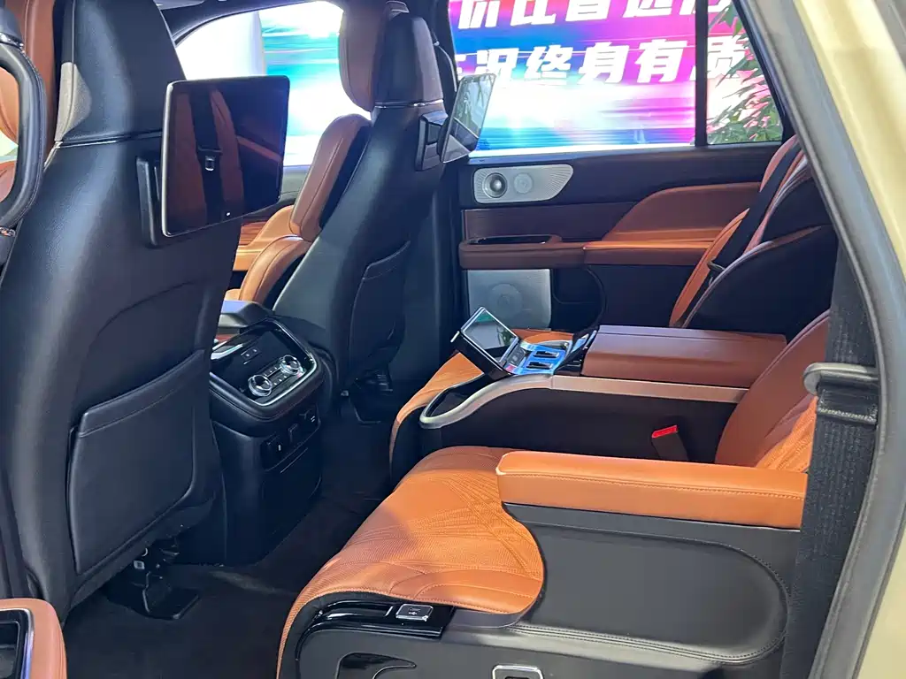 Lincoln Navigator — миниатюра 9