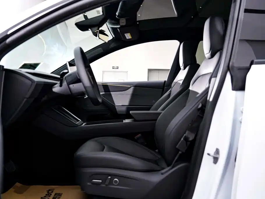Tesla Model Y — миниатюра 26