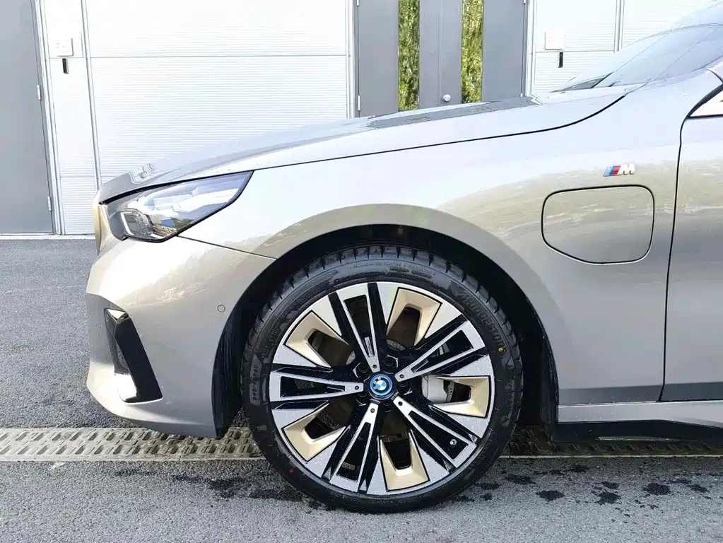 BMW i5 — миниатюра 6