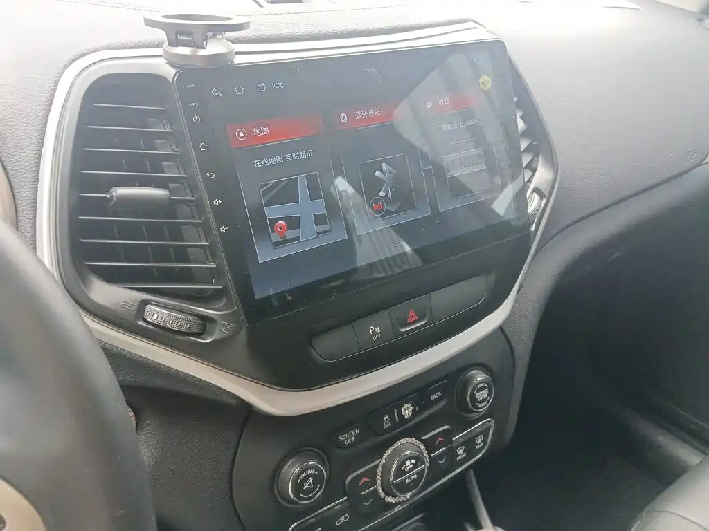 Jeep Cherokee — миниатюра 9