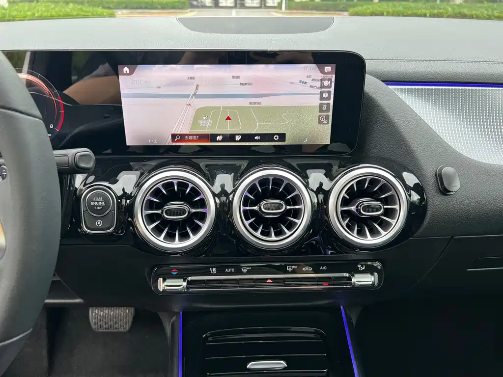 Mercedes-Benz GLA — миниатюра 11