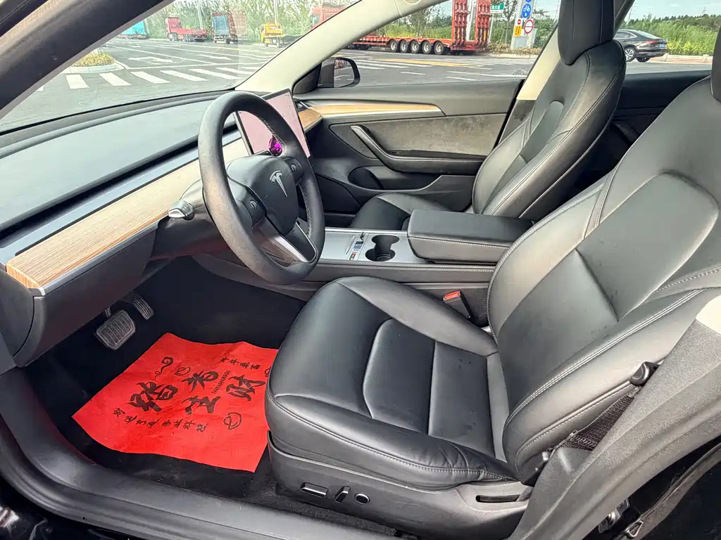 Tesla Model 3 — миниатюра 4