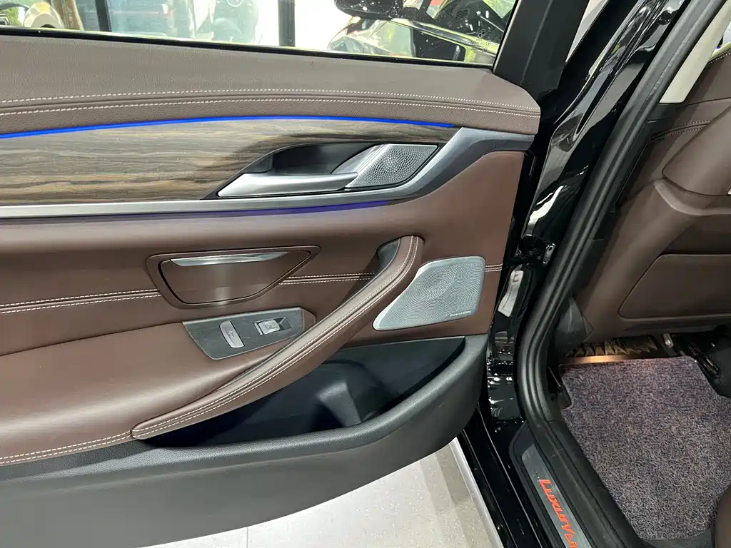 BMW 5 Series — миниатюра 6